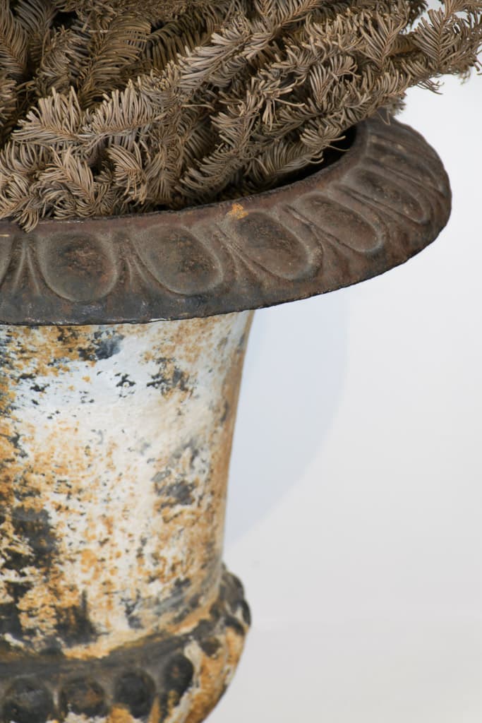 Large Mid 19th Century French Cast Iron Medici Vase - French antique 裝飾品 2