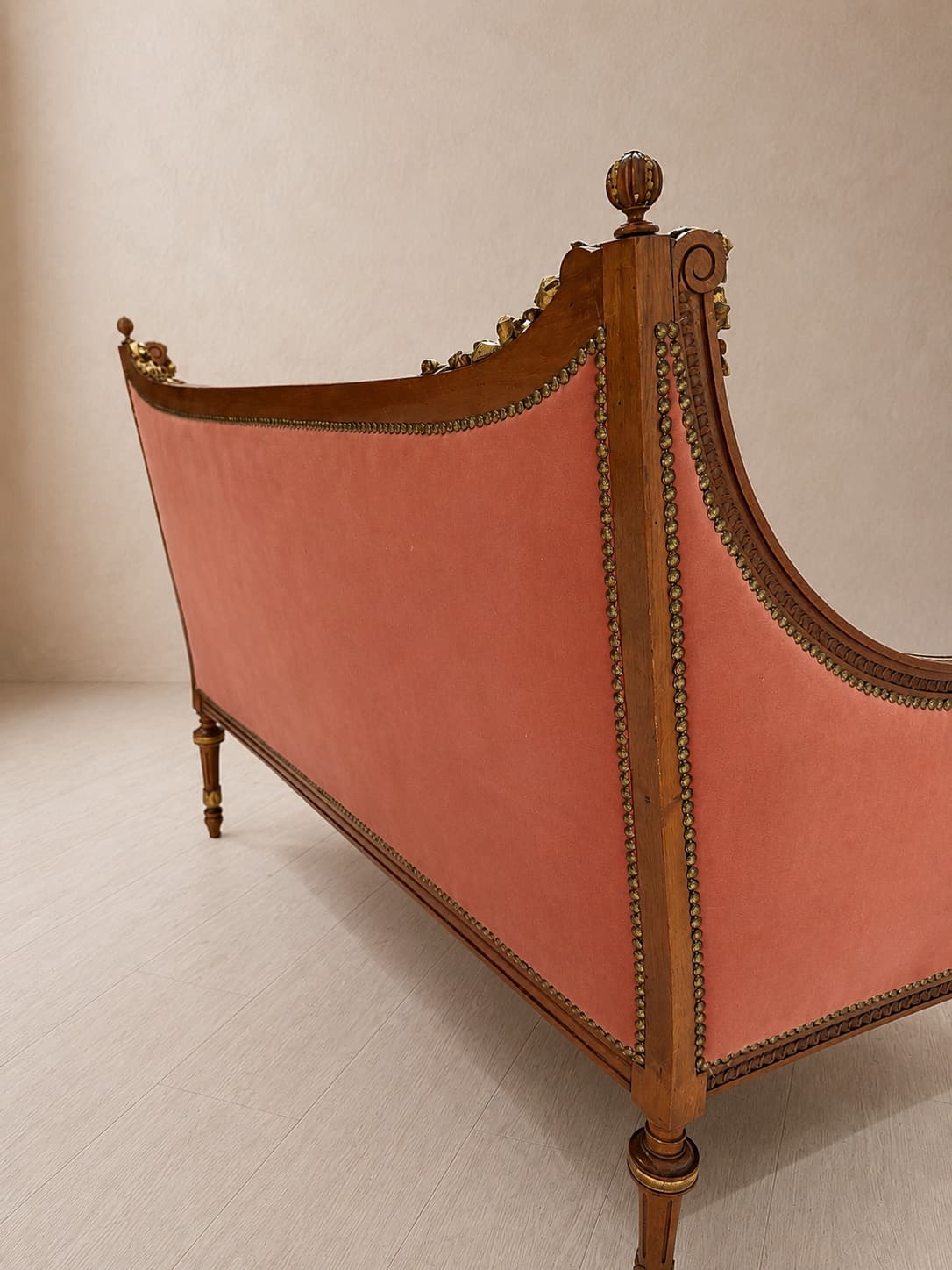 French Louis XVI Style Walnut and Giltwood Settee - French antique 沙發 3