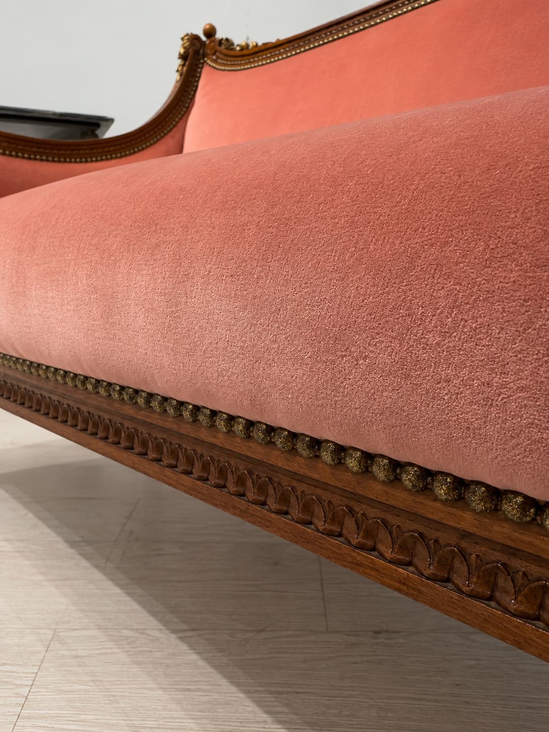 French Louis XVI Style Walnut and Giltwood Settee - French antique 沙發 4