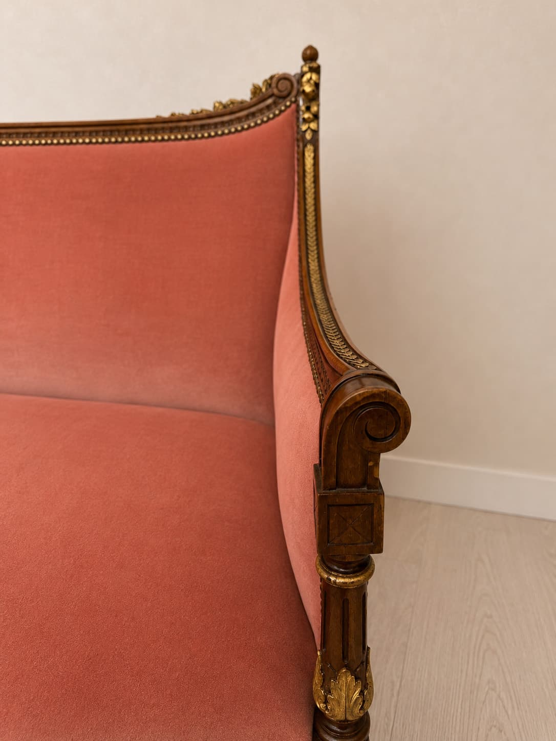French Louis XVI Style Walnut and Giltwood Settee - French antique 沙發 5