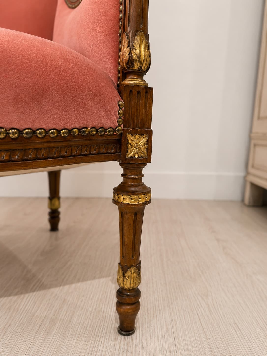 French Louis XVI Style Walnut and Giltwood Settee - French antique 沙發 6