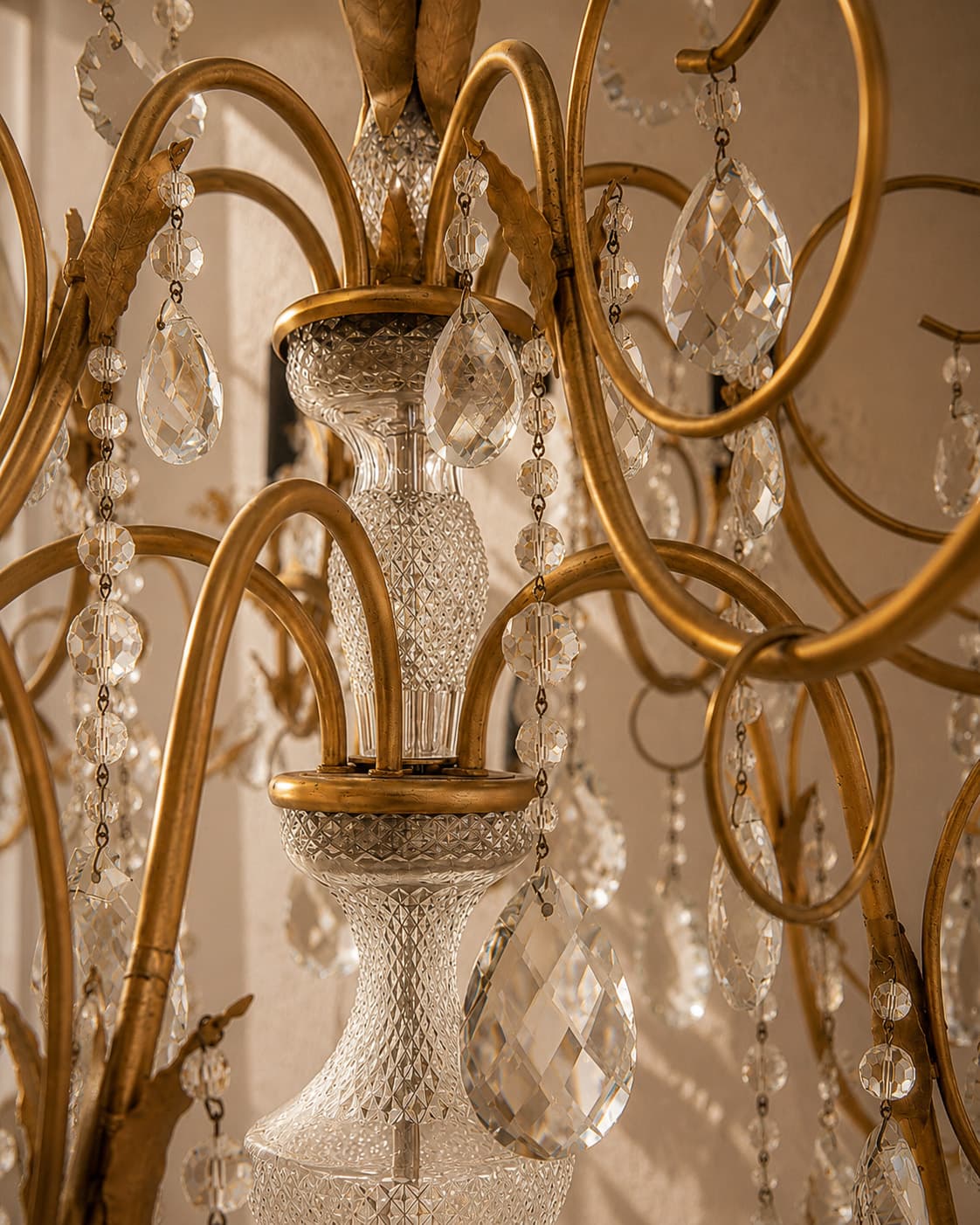 French Gilt Metal and Crystal Chandelier, Louis XV Style - French antique chandeliers & pendants 4