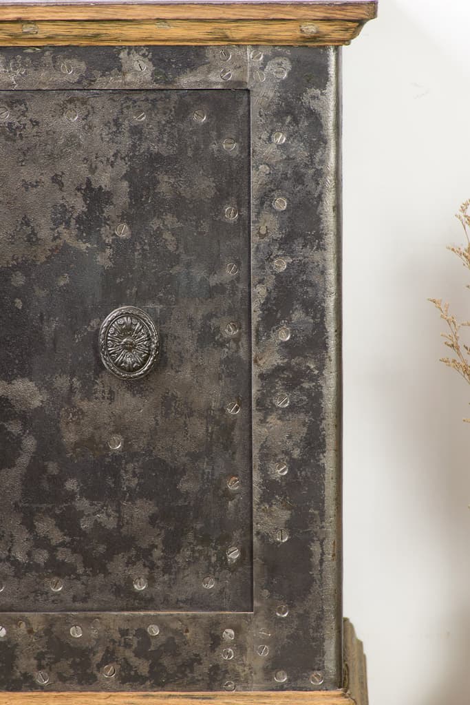 Large Metal and Wood Antique Safe Cabinet with Key - French antique 保險箱 4